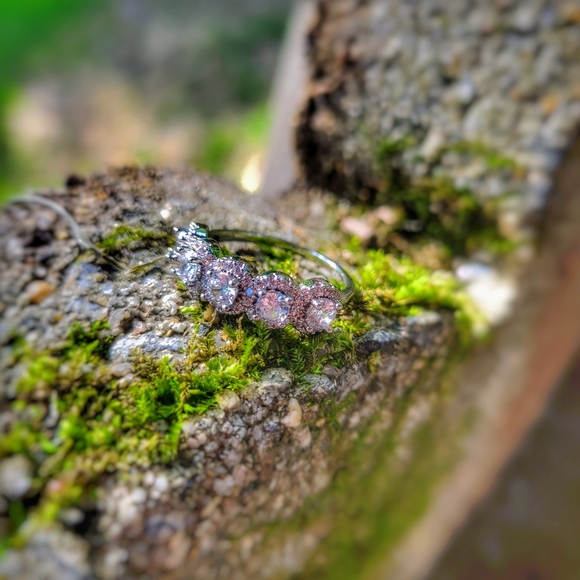 Cold As Ice Diamond Clear Crystal 925 Silver Round Diamond Halo Wedding Ring - Picture 5 of 16